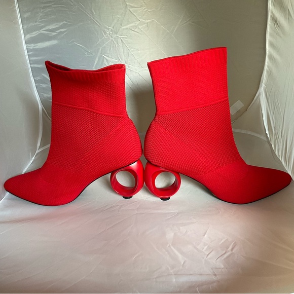 Red Sculptural Heel Sock Boot Circular Heel Statement Ankle Boot 11 NWT Beyoncé - Picture 3 of 16